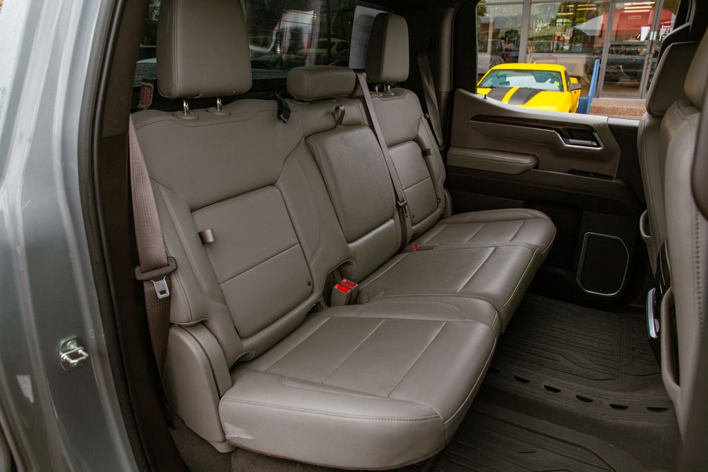 2023 GMC Sierra 1500 SLT - Photo 12