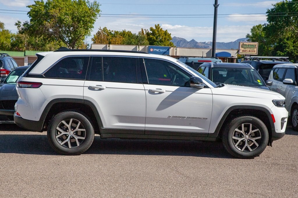 2025 Jeep Grand Cherokee Limited photo 3