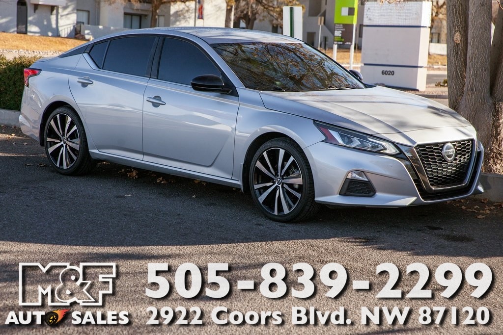 2020 Nissan Altima SR's photo