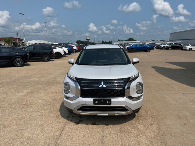 2022 Mitsubishi Outlander SE photo 2