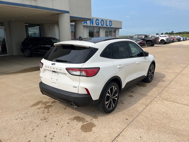 Used 2021 Ford Escape SE with VIN 1FMCU0BZ2MUA29183 for sale in Eureka, IL