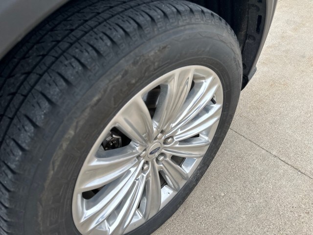 2020 Ford Explorer Limited photo 2