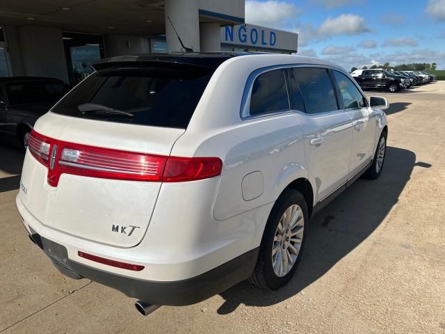 Used 2010 Lincoln MKT Base with VIN 2LMHJ5FR1ABJ03365 for sale in Eureka, IL