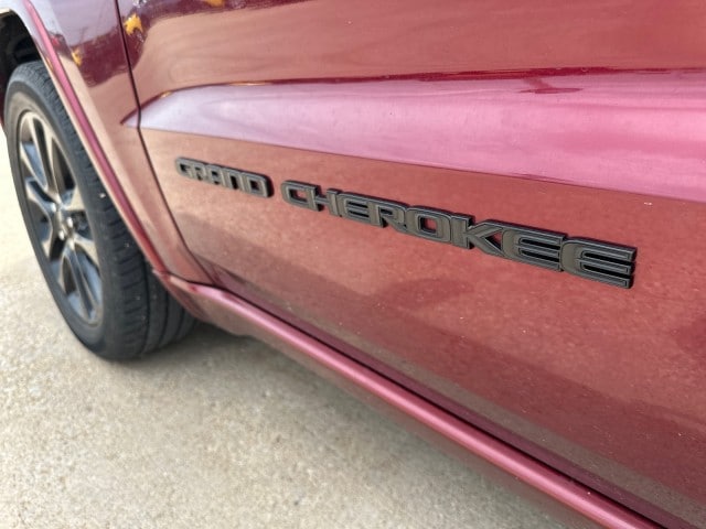 Used 2018 Jeep Grand Cherokee Altitude with VIN 1C4RJFAG1JC207094 for sale in Eureka, IL