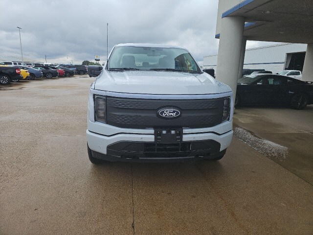 2025 Ford F-150 Lightning photo 3