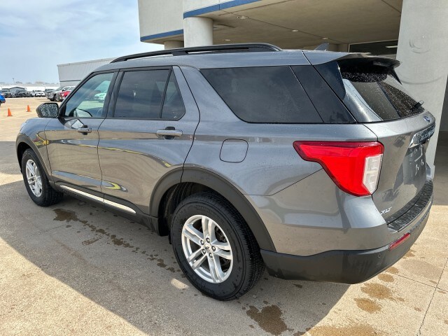 2021 Ford Explorer XLT photo 3