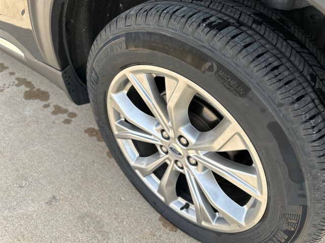 2021 Ford Explorer XLT photo 3