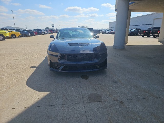 2025 Ford Mustang Dark Horse Deluxe photo 3