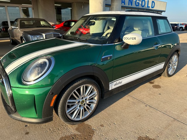 Used 2023 MINI Hardtop 2 Door SE with VIN WMW13DJ00P2T61452 for sale in Eureka, IL