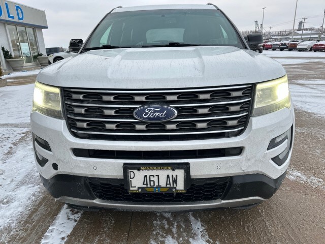 2017 Ford Explorer XLT photo 4