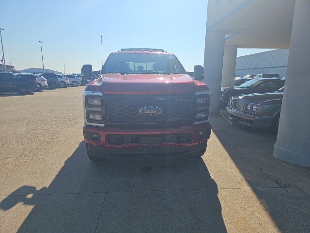 2025 Ford F-250 Lariat photo 3