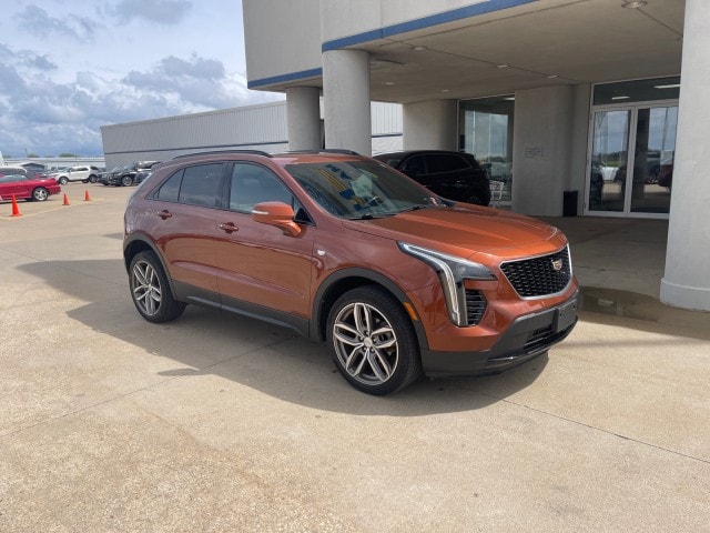 Used 2019 Cadillac XT4 Luxury with VIN 1GYFZFR41KF124247 for sale in Eureka, IL