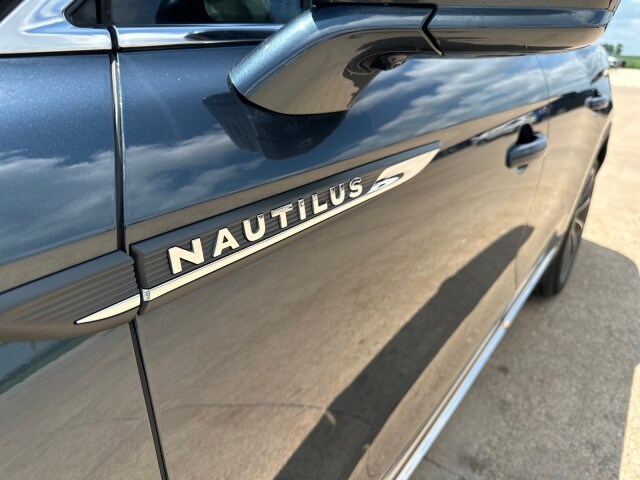 2021 Lincoln Nautilus Reserve photo 4