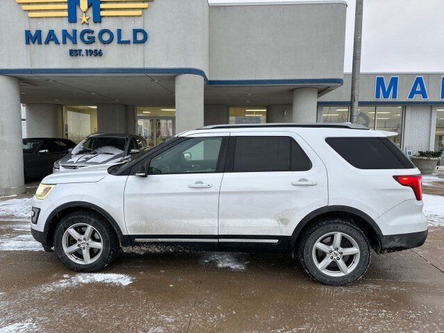 2017 Ford Explorer XLT photo 2
