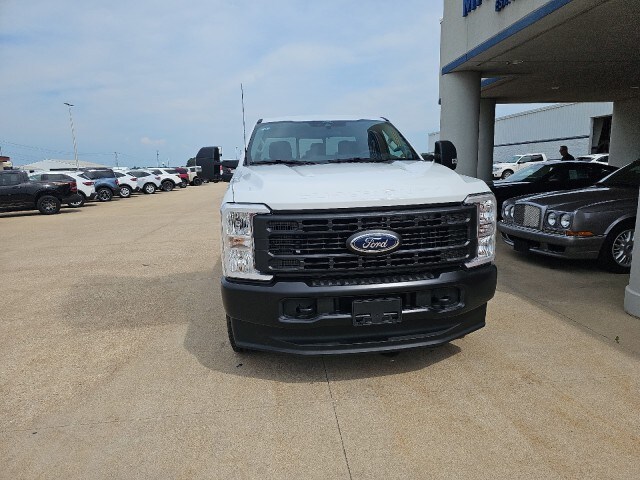 2025 Ford F-250 XL photo 3