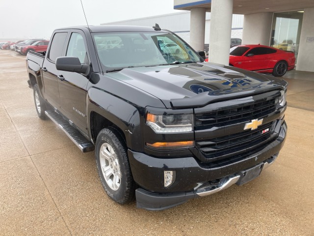 Used 2018 Chevrolet Silverado 1500 LT Z71 with VIN 3GCUKREC5JG517861 for sale in Eureka, IL