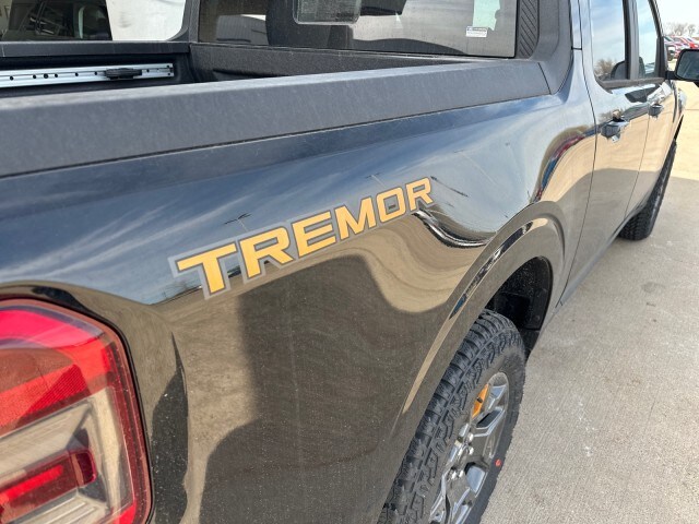 2025 Ford Maverick Tremor photo 2