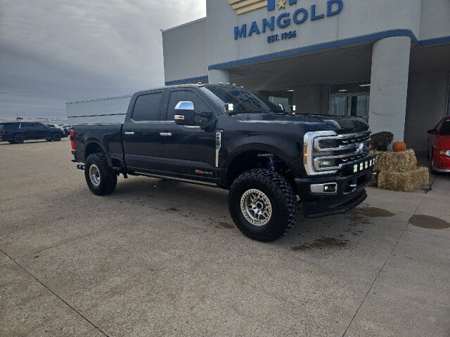 2024 Ford F-250 Platinum photo 2