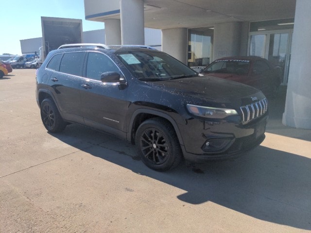 Used 2019 Jeep Cherokee Latitude with VIN 1C4PJLCB9KD405733 for sale in Eureka, IL