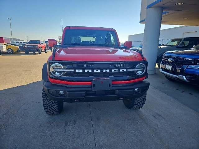 2024 Ford Bronco Outer Banks photo 2