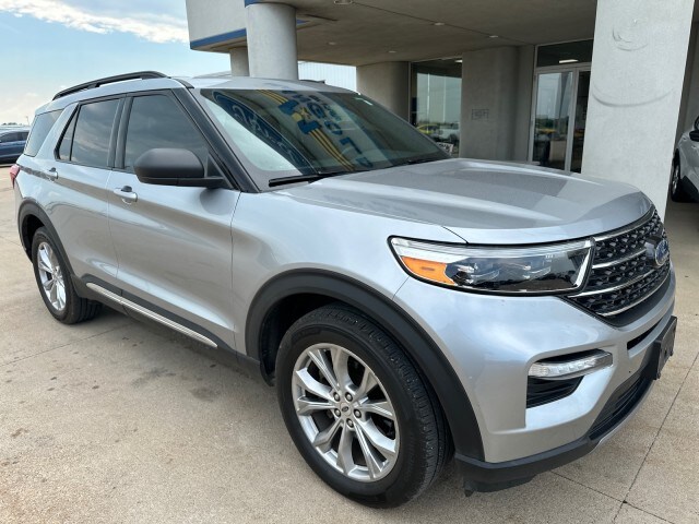 2020 Ford Explorer XLT photo 3