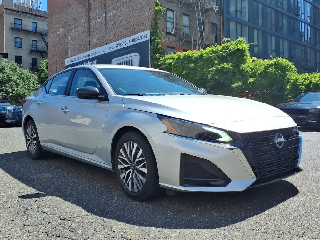 Used 2025 Nissan Altima SV Sedan