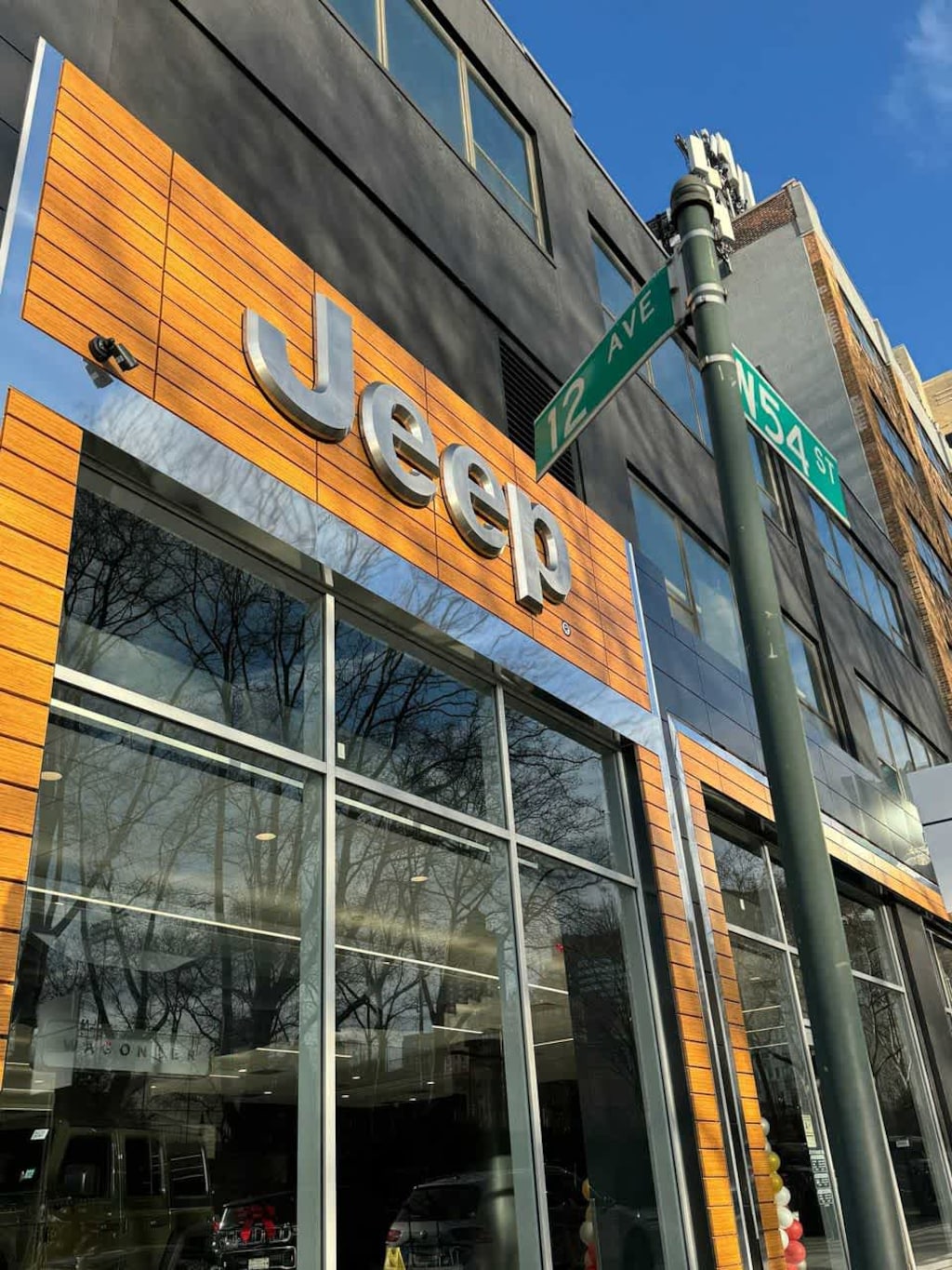 Used 2025 Land Rover Range Rover P400 SE SUV