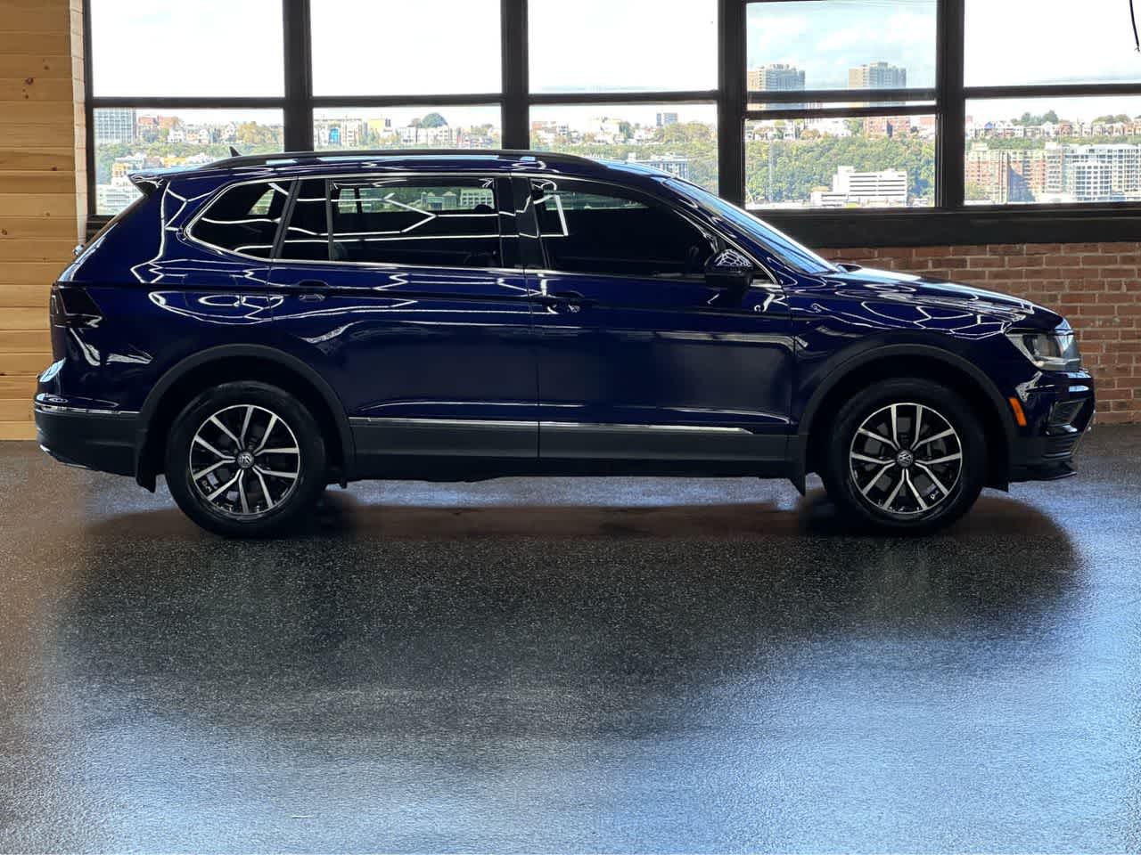2021 Volkswagen Tiguan SE photo 2