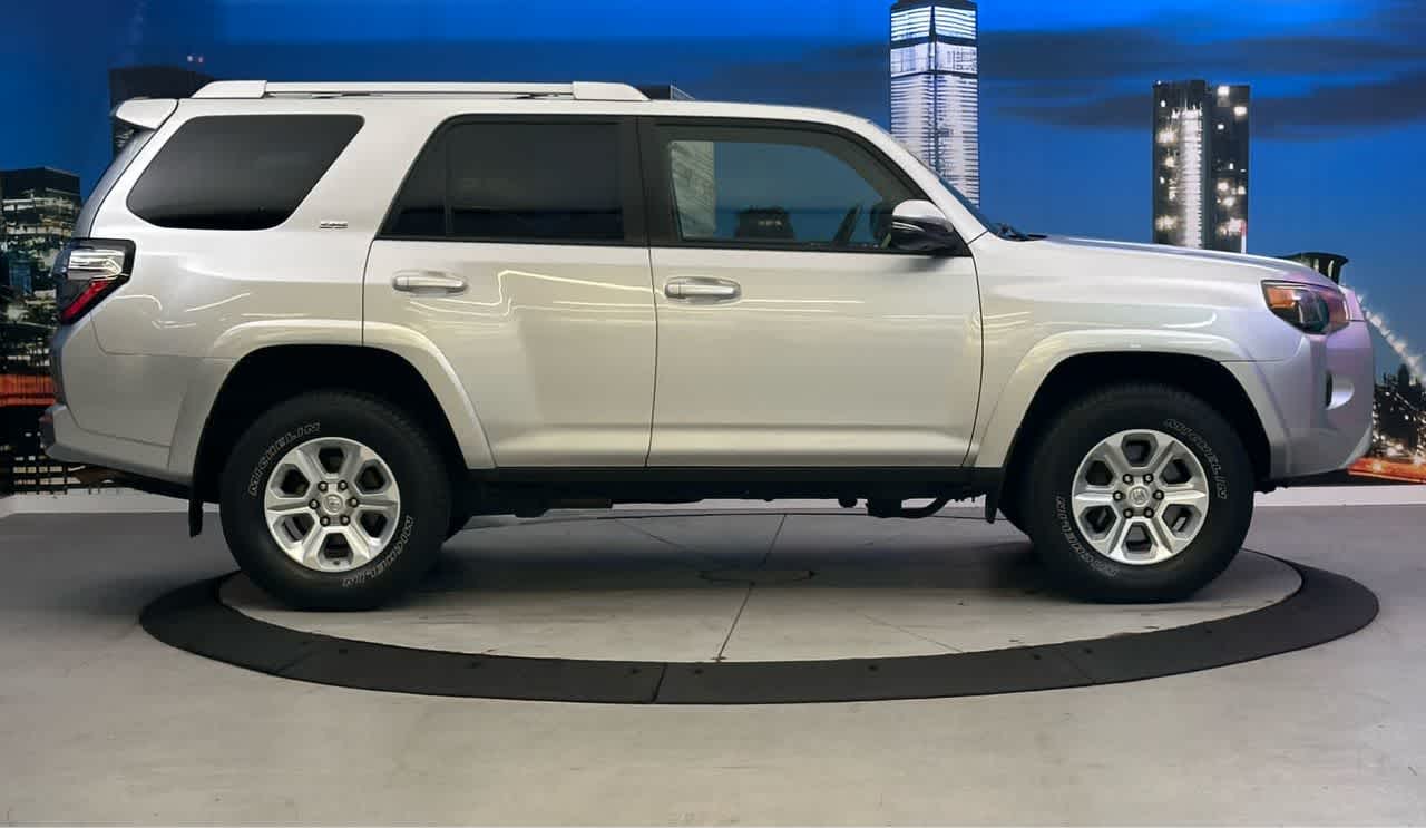 2017 Toyota 4Runner SR5 Premium photo 2