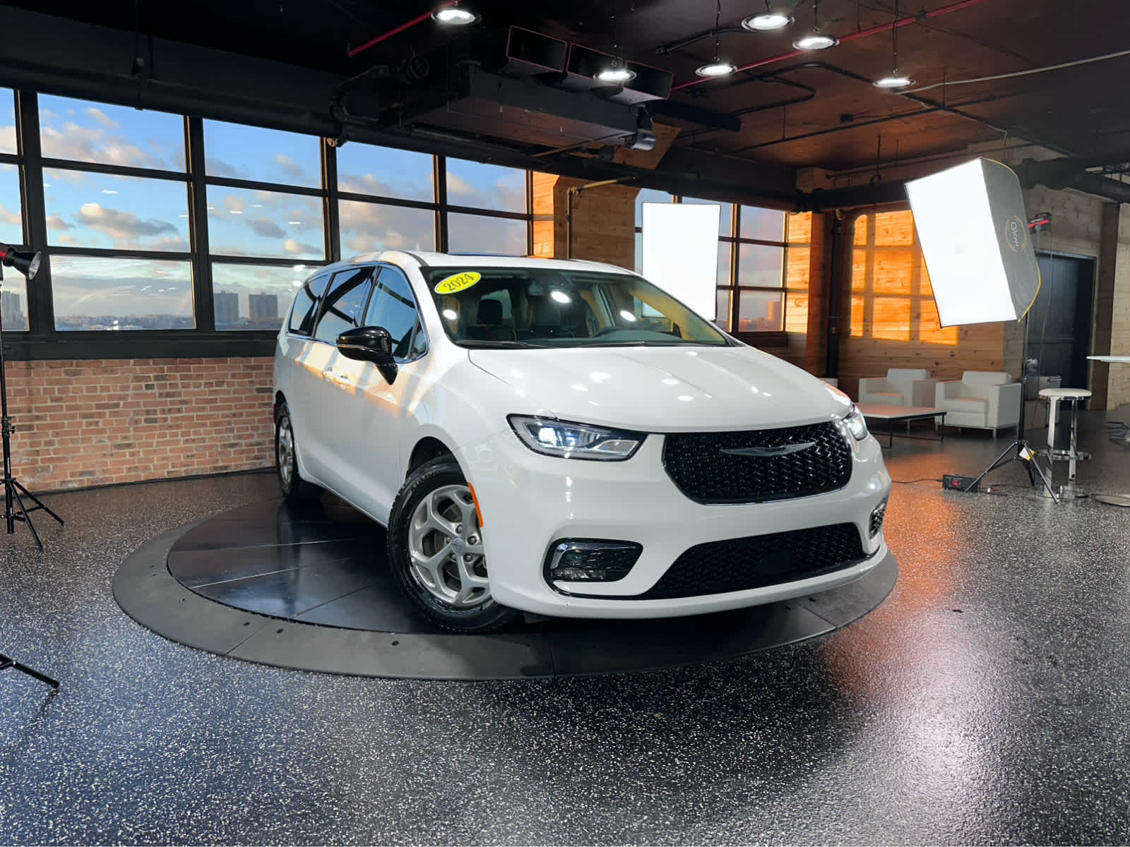 2024 Chrysler Pacifica Limited photo 2