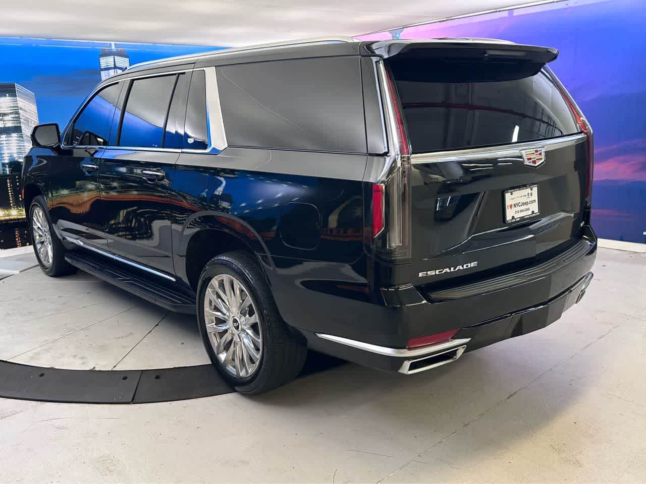 Used 2019 Cadillac Escalade ESV Luxury with VIN 1GYS4HKJ2KR362485 for sale in New York, NY