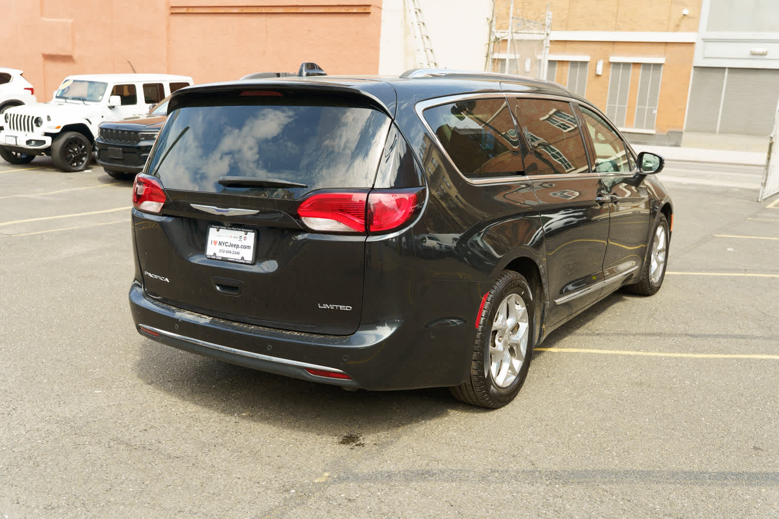 Used 2019 Chrysler Pacifica Limited with VIN 2C4RC1GGXKR523834 for sale in New York, NY