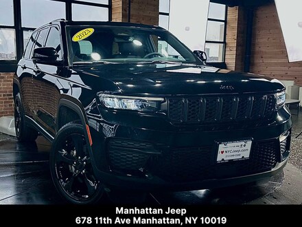 2023 Jeep Grand Cherokee Laredo SUV