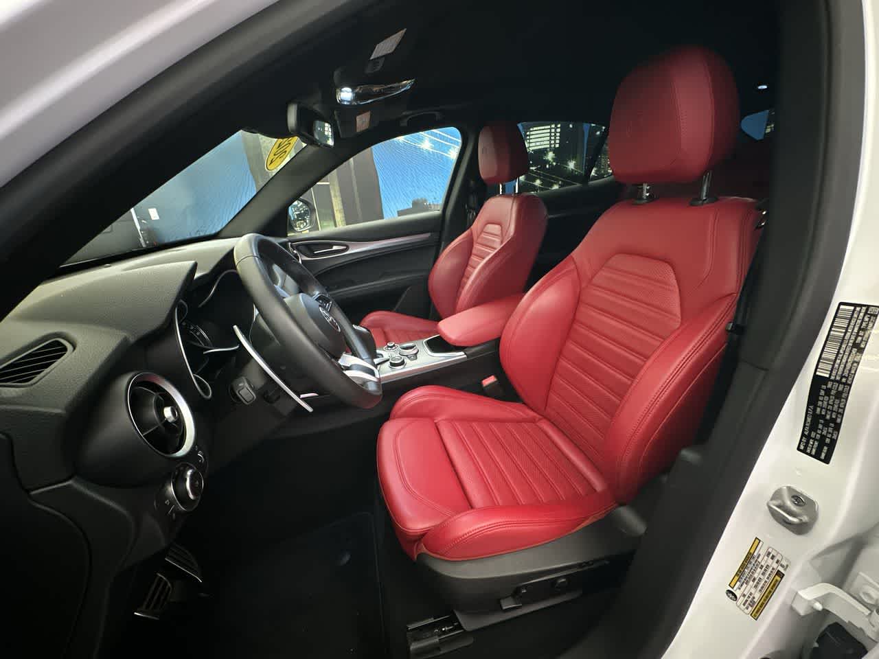 2023 Alfa Romeo Stelvio Ti photo 2