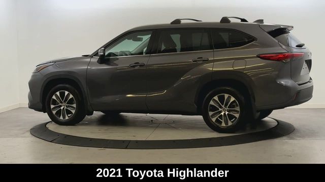 Used 2021 Toyota Highlander XLE with VIN 5TDGZRBH5MS073217 for sale in New York, NY