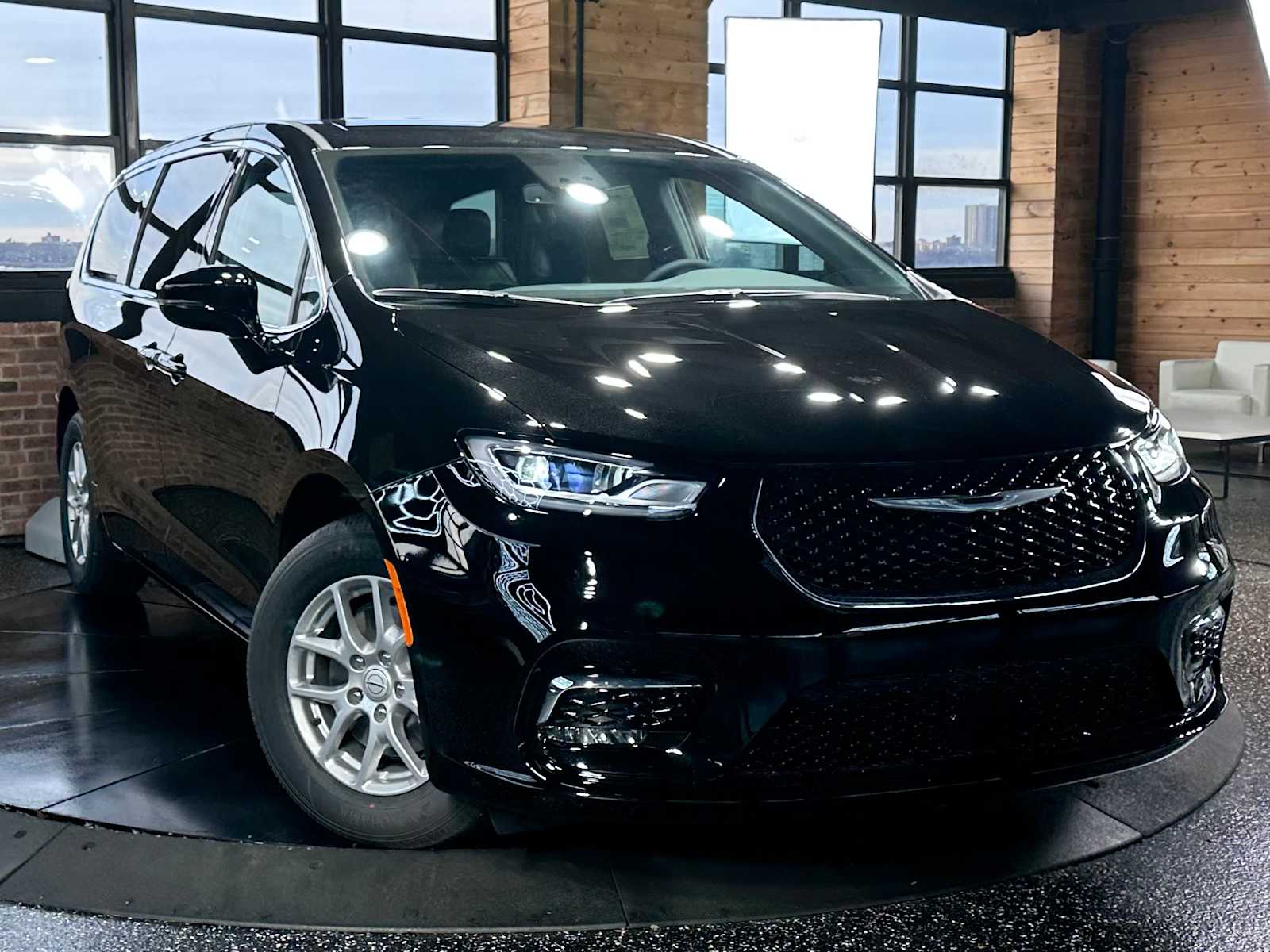 2026 Chrysler Pacifica Select's photo