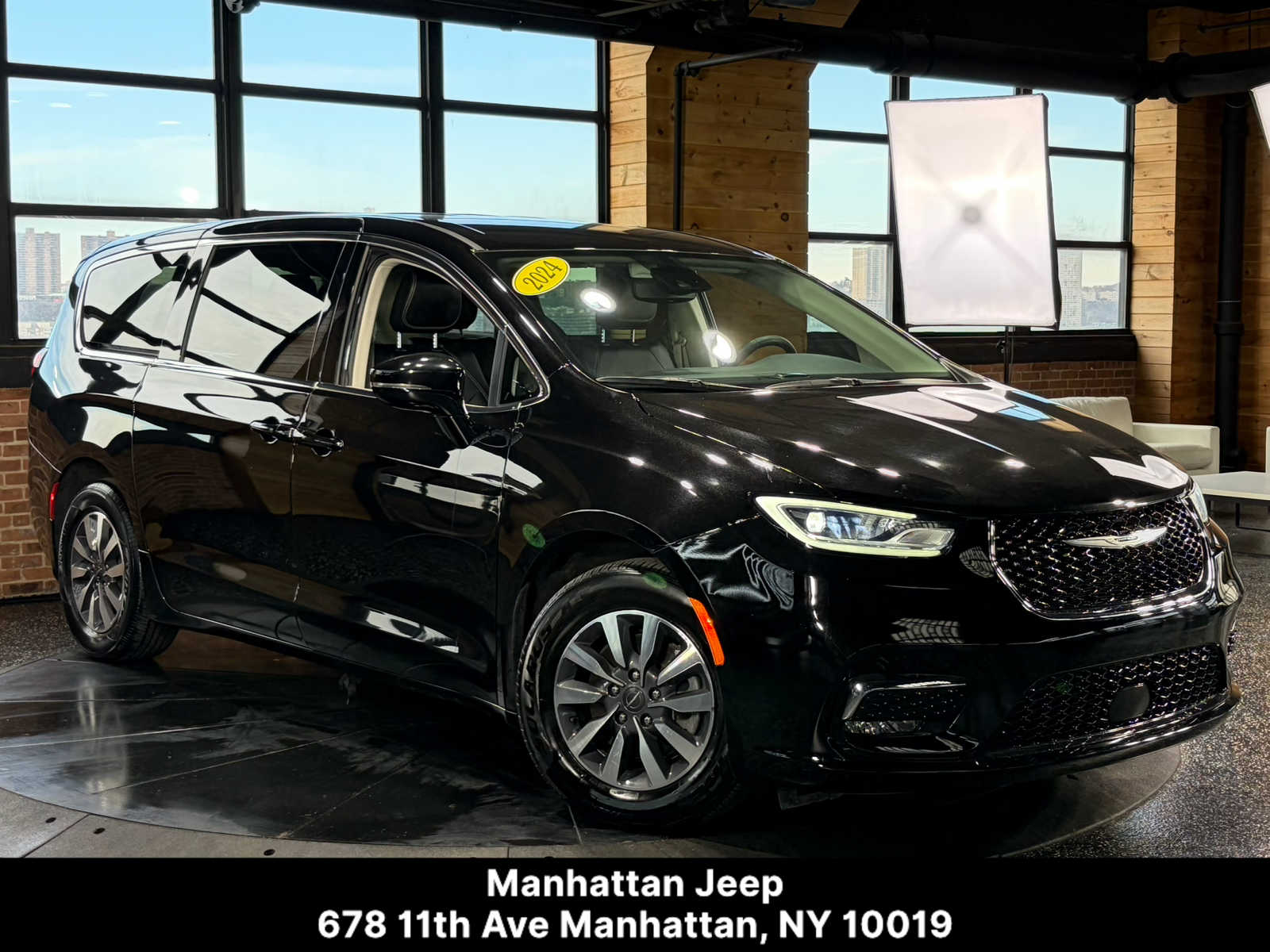 2024 Chrysler Pacifica PHEV Select