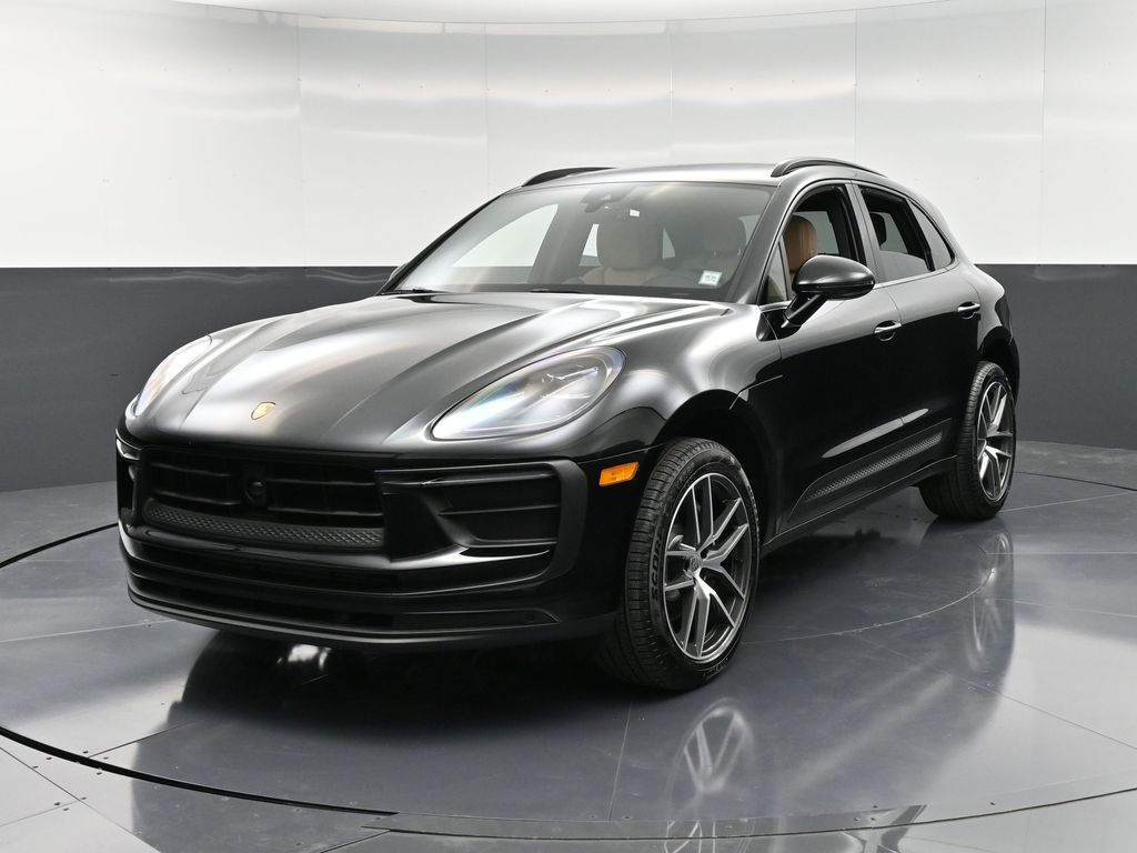 2025 Porsche Macan Base