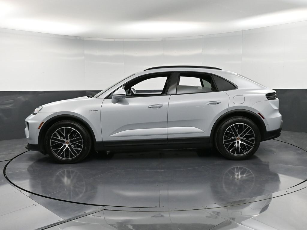 2025 Porsche Macan Electric 4 photo 2