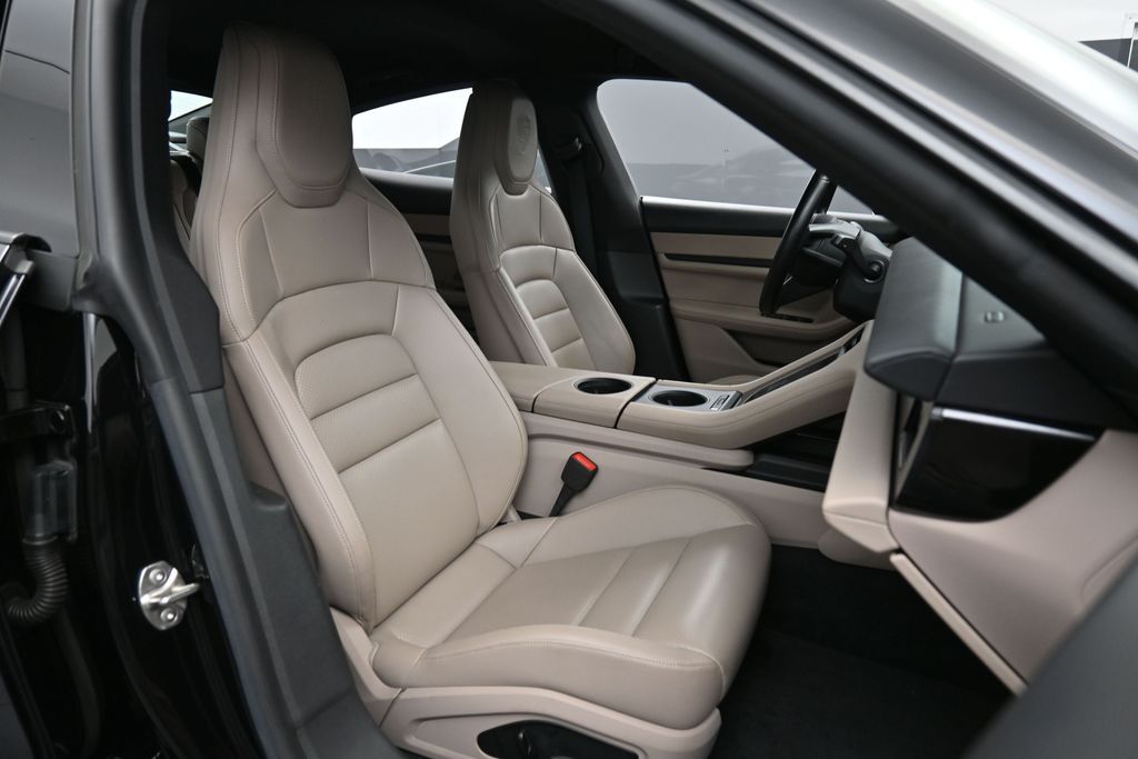2021 Porsche Taycan 25