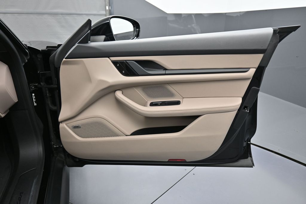 2021 Porsche Taycan 24