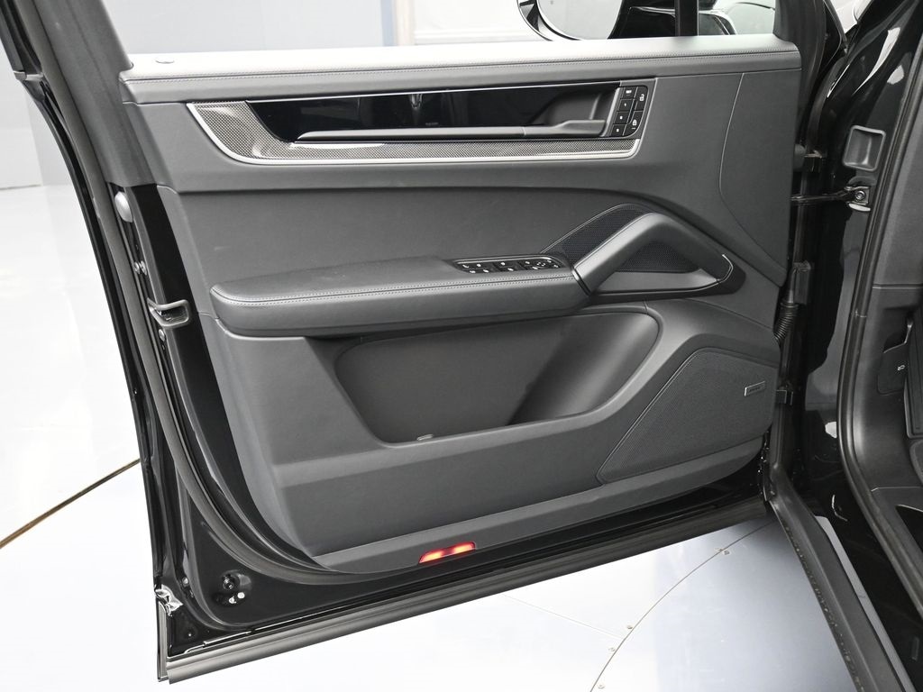 2026 Porsche Cayenne Turbo E-Hybrid - Photo 14