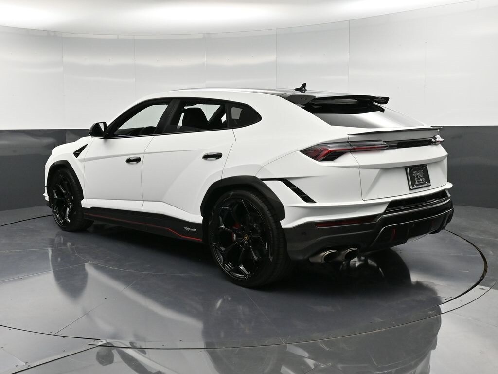 2023 Lamborghini Urus Performante photo 3