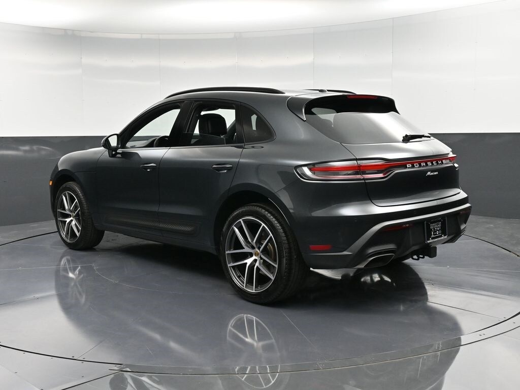 2025 Porsche Macan Base photo 3