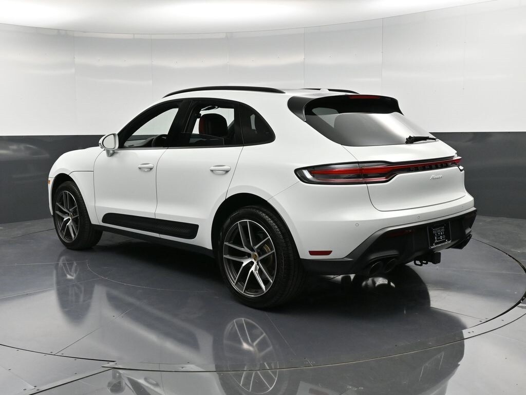 2025 Porsche Macan T photo 3