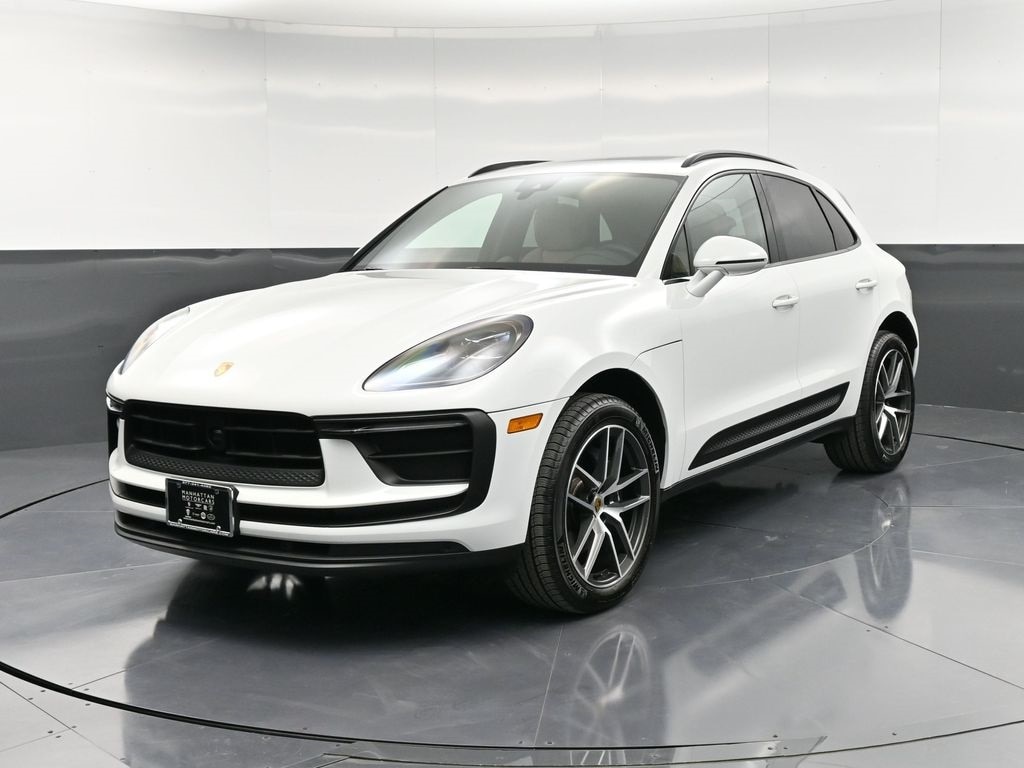 2025 Porsche Macan's photo