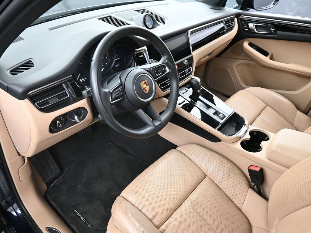 2023 Porsche Macan T photo 4