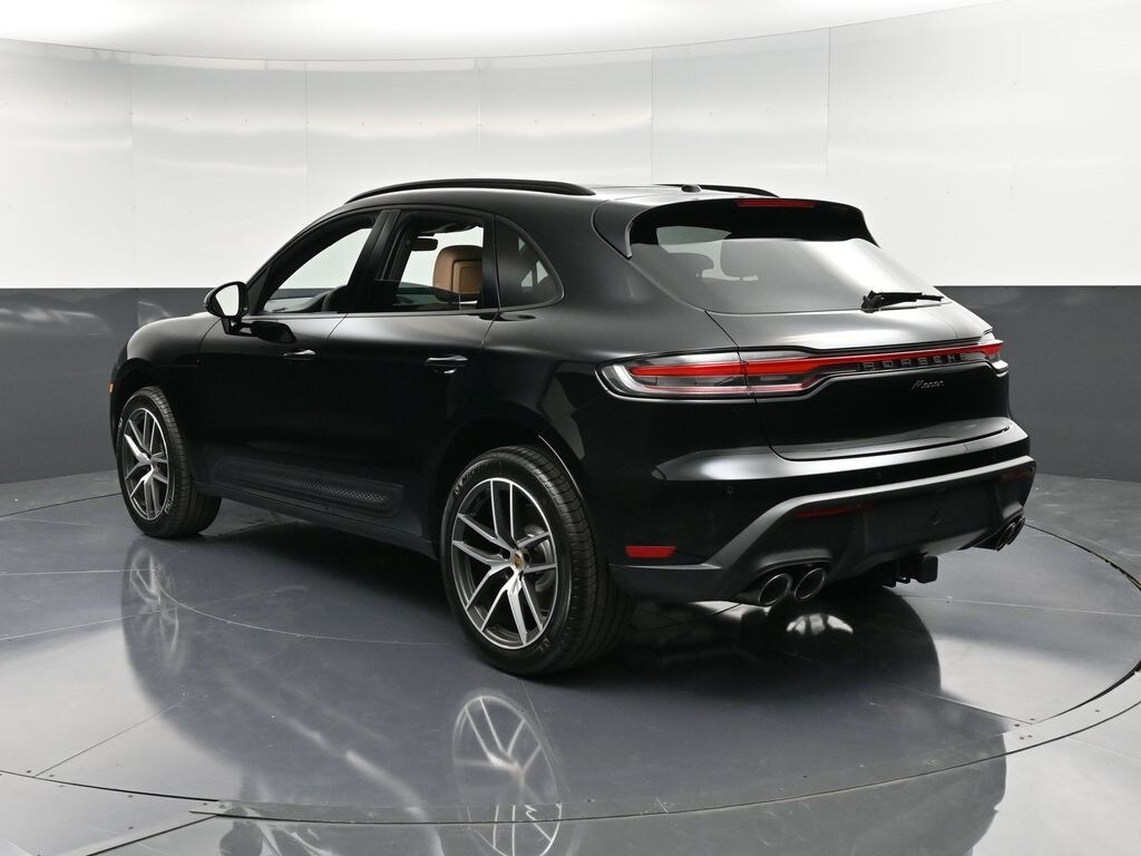 2025 Porsche Macan T photo 3