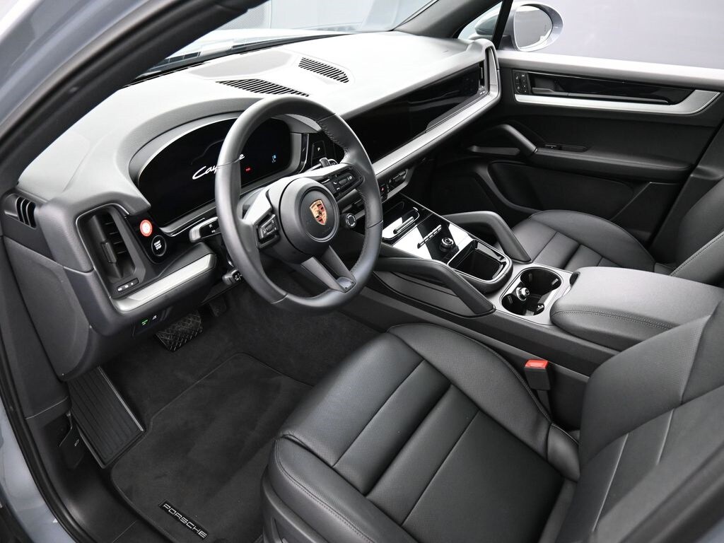 2025 Porsche Cayenne Base photo 4