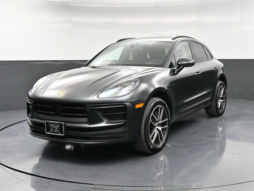 2025 Porsche Macan's photo